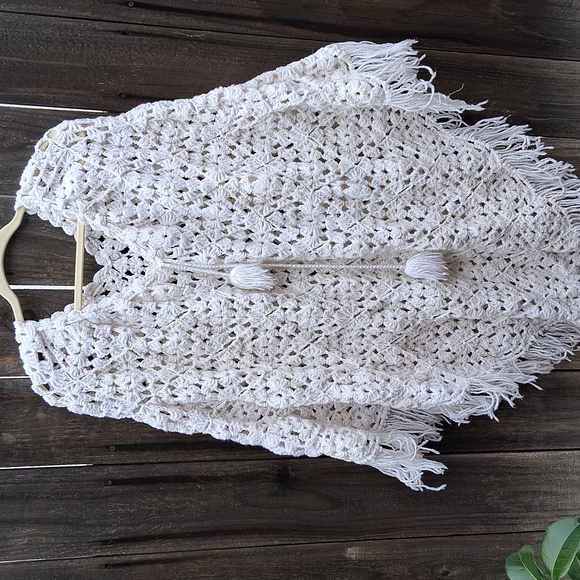 Vintage Accessories - Crochet Poncho